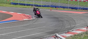 Okruhové testování Hypermotard 698 Mono